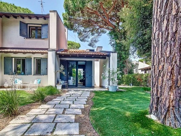 casa indipendente in vendita a Comacchio in zona Lido di Spina
