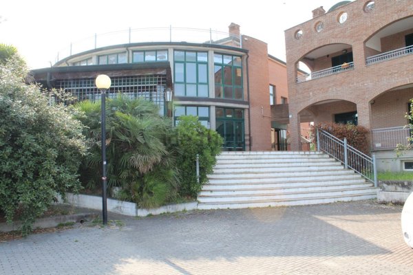locale commerciale in vendita a Comacchio in zona Lido degli Estensi