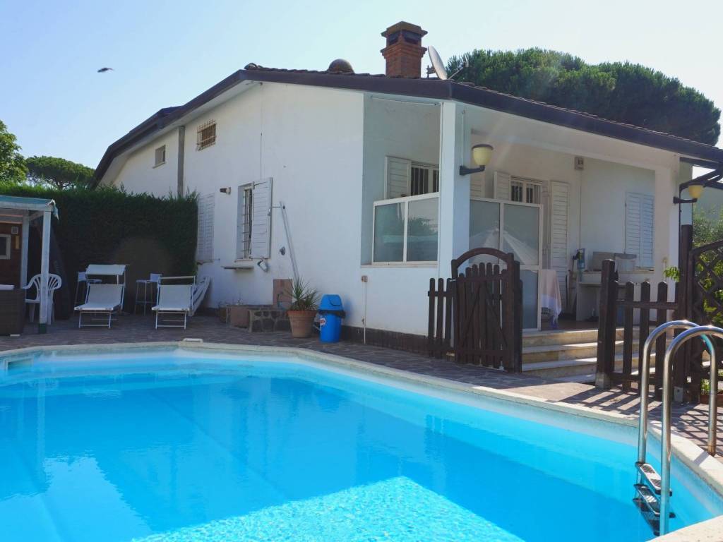 casa indipendente in vendita a Comacchio in zona Lido delle Nazioni