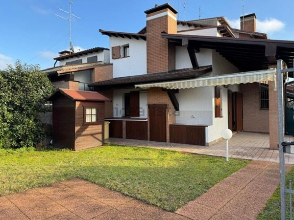 casa indipendente in vendita a Comacchio in zona Lido delle Nazioni