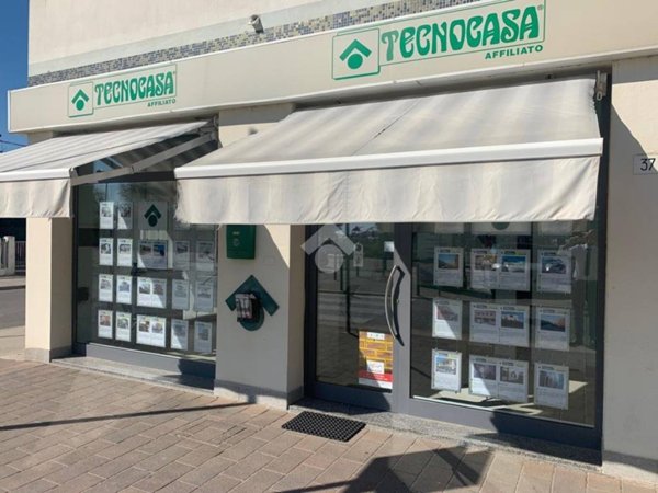 negozio in vendita a Comacchio in zona Porto Garibaldi