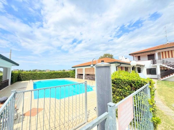 casa indipendente in vendita a Comacchio in zona Lido degli Estensi