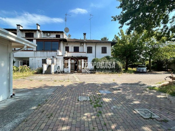 casa indipendente in vendita a Comacchio in zona Porto Garibaldi