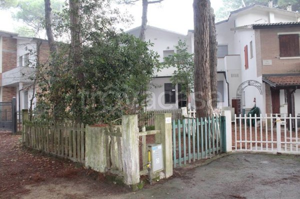 casa indipendente in vendita a Comacchio in zona Lido degli Estensi