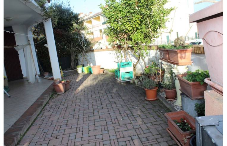 casa indipendente in vendita a Comacchio in zona Lido degli Estensi