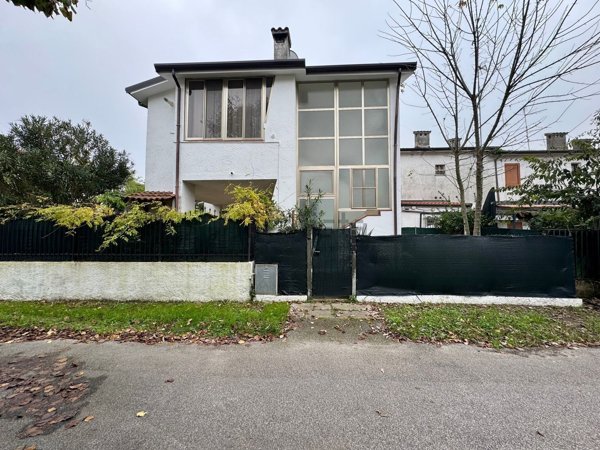casa indipendente in vendita a Comacchio in zona Lido degli Scacchi