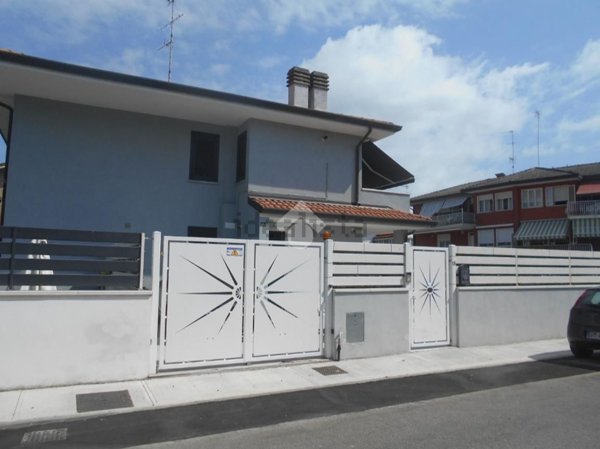 appartamento in vendita a Comacchio in zona Porto Garibaldi