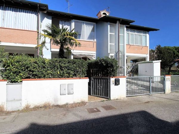 casa indipendente in vendita a Comacchio in zona Lido di Volano