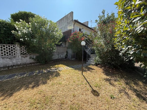 appartamento in vendita a Comacchio in zona Lido degli Scacchi