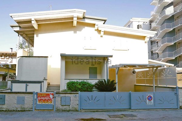 casa indipendente in vendita a Comacchio in zona Lido degli Estensi