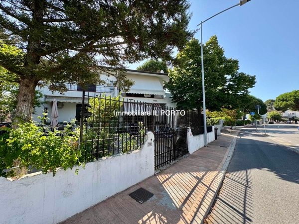 casa indipendente in vendita a Comacchio in zona Lido degli Scacchi