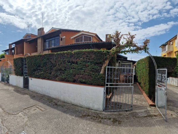 casa indipendente in vendita a Comacchio in zona Lido di Pomposa