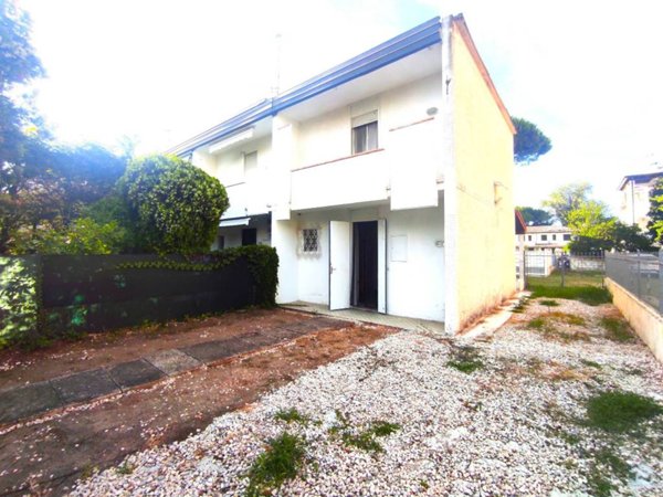 casa indipendente in vendita a Comacchio in zona Lido degli Scacchi
