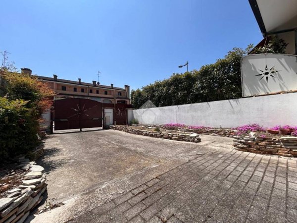 appartamento in vendita a Comacchio in zona Lido degli Estensi
