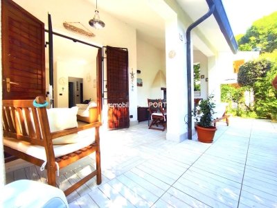 casa indipendente in vendita a Comacchio in zona Lido di Spina