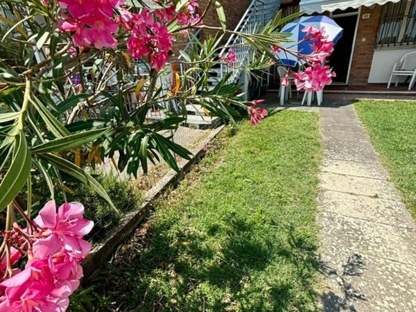 casa indipendente in vendita a Comacchio in zona Lido degli Estensi