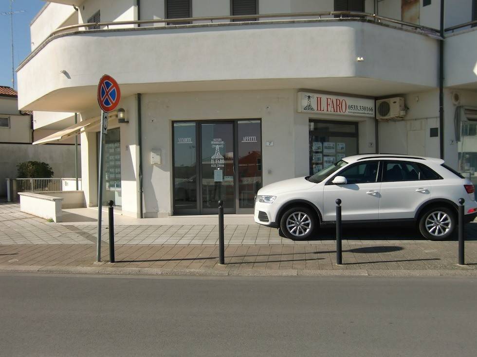 negozio in vendita a Comacchio in zona Porto Garibaldi