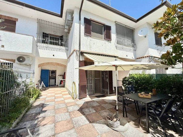 casa indipendente in vendita a Comacchio in zona Lido delle Nazioni