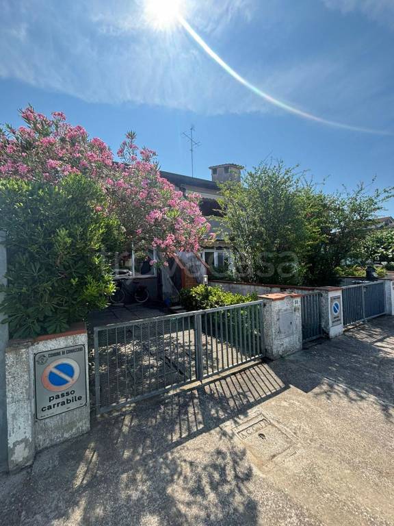 casa indipendente in vendita a Comacchio in zona Lido degli Estensi