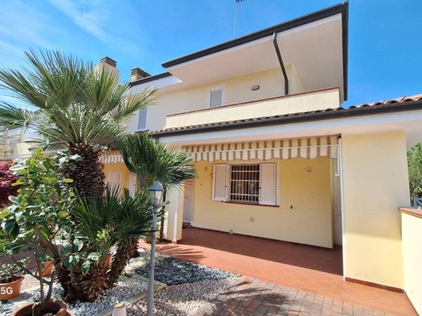 casa indipendente in vendita a Comacchio in zona Lido degli Estensi