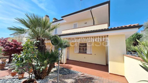 casa indipendente in vendita a Comacchio in zona Lido degli Estensi