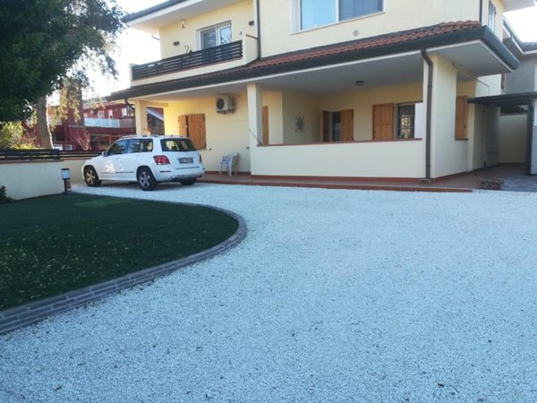 casa indipendente in vendita a Comacchio in zona Lido degli Estensi