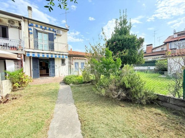 casa indipendente in vendita a Comacchio in zona Lido delle Nazioni