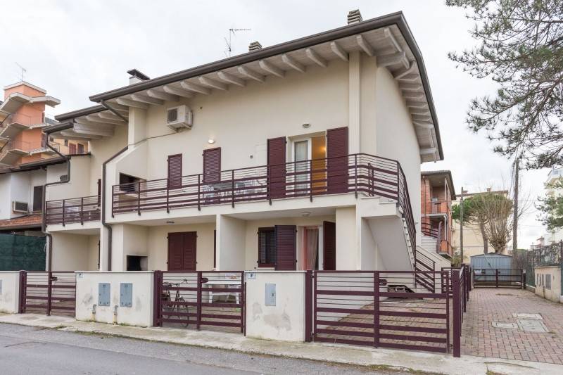 casa indipendente in vendita a Comacchio in zona Lido degli Estensi