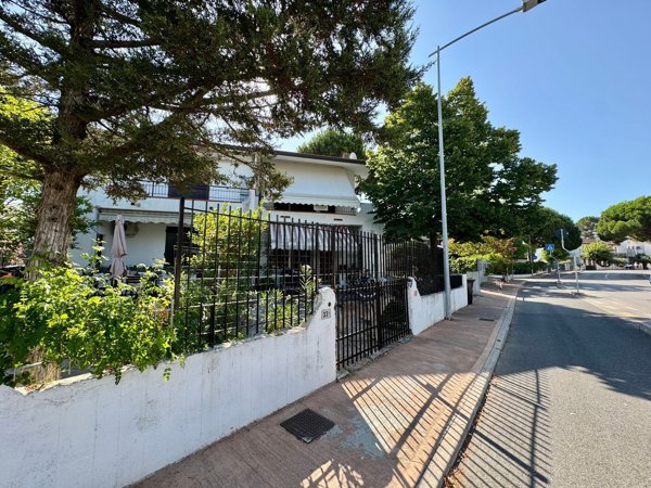 casa indipendente in vendita a Comacchio in zona Lido degli Scacchi