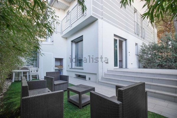 casa indipendente in vendita a Comacchio in zona Lido degli Estensi