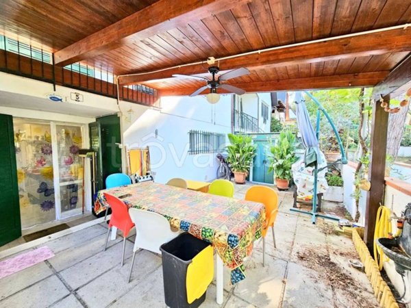 casa indipendente in vendita a Comacchio in zona Lido degli Estensi