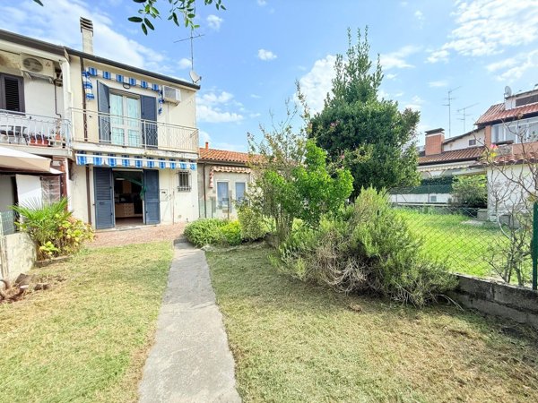 casa indipendente in vendita a Comacchio in zona Lido delle Nazioni