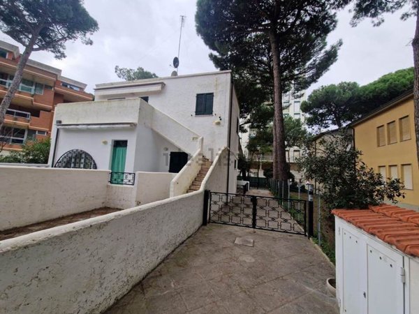 casa indipendente in vendita a Comacchio in zona Lido degli Estensi