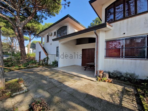 casa indipendente in vendita a Comacchio in zona Lido degli Estensi