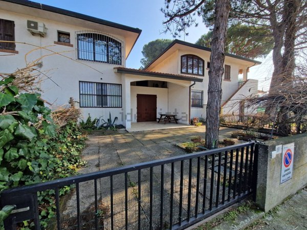 casa indipendente in vendita a Comacchio in zona Lido degli Estensi