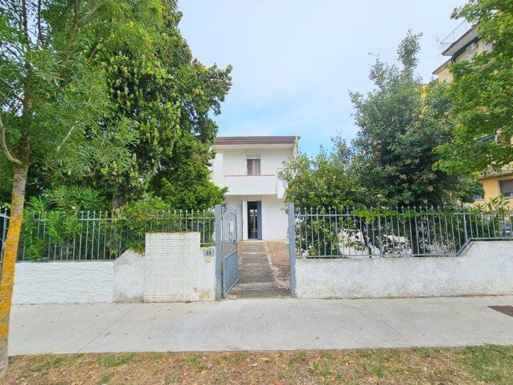 casa indipendente in vendita a Comacchio in zona Lido degli Scacchi