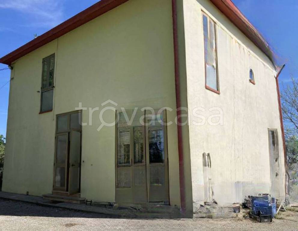 locale di sgombero in vendita a Comacchio