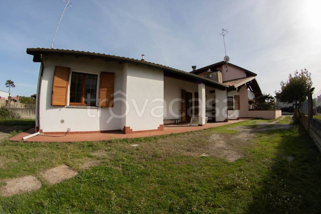 casa indipendente in vendita a Comacchio in zona Lido di Pomposa