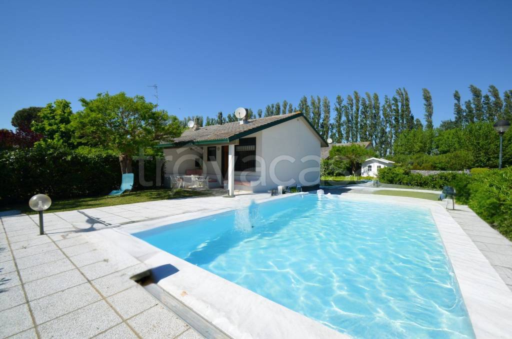casa indipendente in vendita a Comacchio in zona Lido delle Nazioni