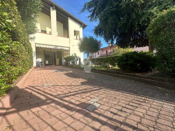casa indipendente in vendita a Comacchio in zona Lido degli Estensi