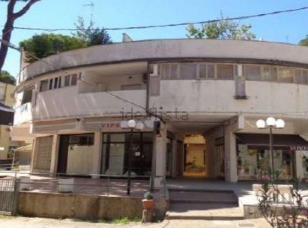 locale commerciale in vendita a Comacchio in zona Lido degli Estensi