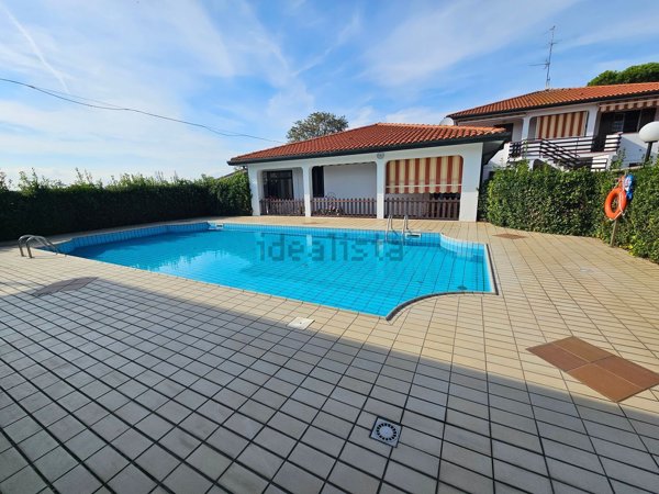 casa indipendente in vendita a Comacchio in zona Lido degli Estensi