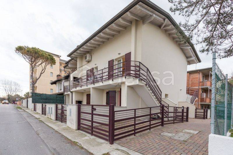 casa indipendente in vendita a Comacchio in zona Lido degli Estensi