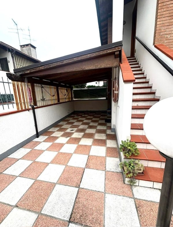 casa indipendente in vendita a Comacchio in zona Lido degli Estensi