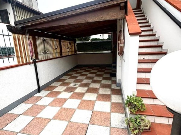 casa indipendente in vendita a Comacchio in zona Lido degli Estensi
