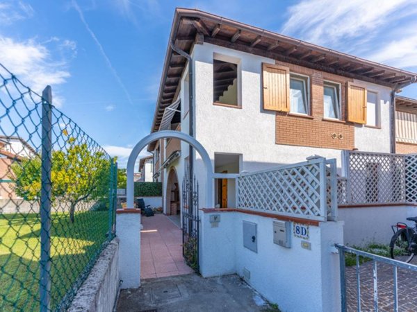 casa indipendente in vendita a Comacchio in zona Lido degli Estensi
