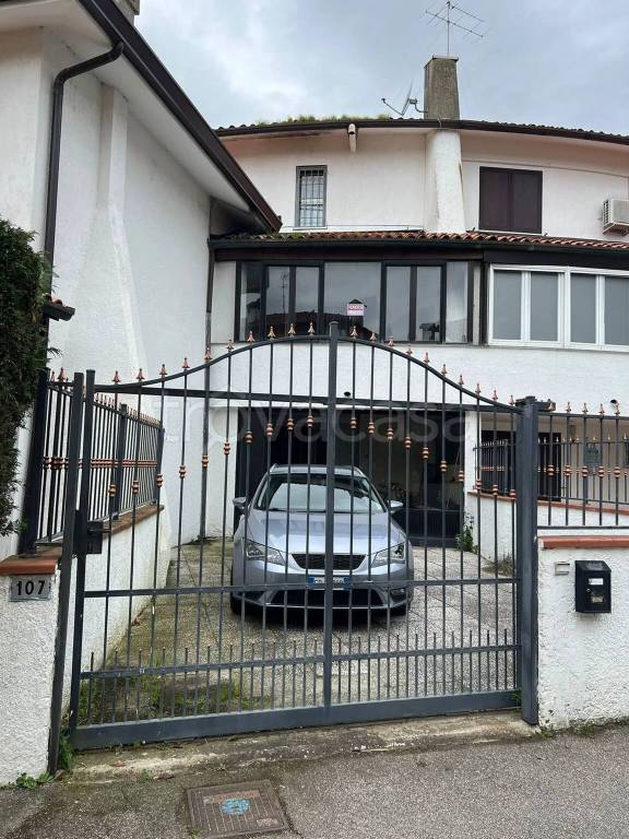 casa indipendente in vendita a Comacchio in zona Lido delle Nazioni