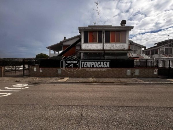 appartamento in vendita a Comacchio in zona Lido di Volano