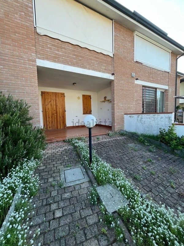 casa indipendente in vendita a Comacchio in zona Lido degli Estensi