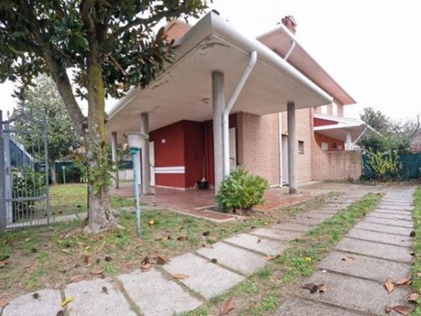 casa indipendente in vendita a Comacchio in zona Lido delle Nazioni